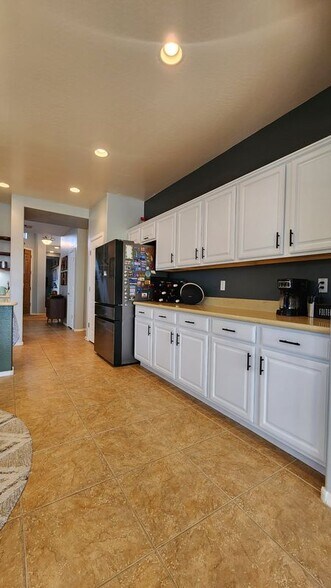 Building Photo - 18970 N Alicante St