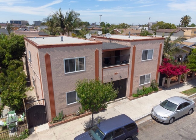 Building Photo - Charming 1 Bed 1 Bath Unit - Move in Speci...