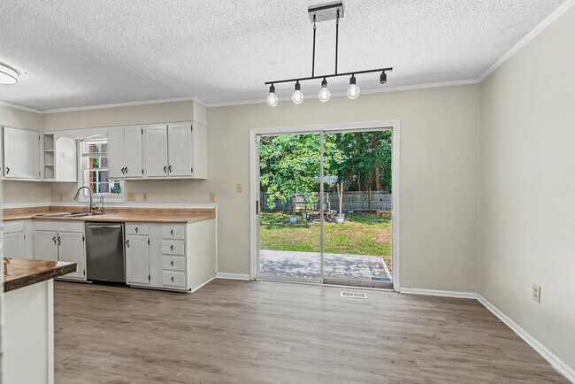 Building Photo - 124 Carolina Cir