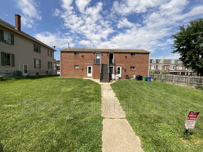 Building Photo - 615 Dallas St