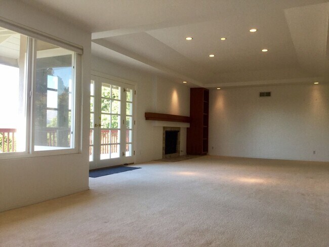 Building Photo - Panoramic views from 4 bedroom in Camarillo!