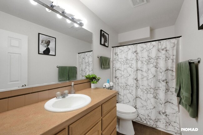 Building Photo - Spacious 4BR Townhome in Greeley