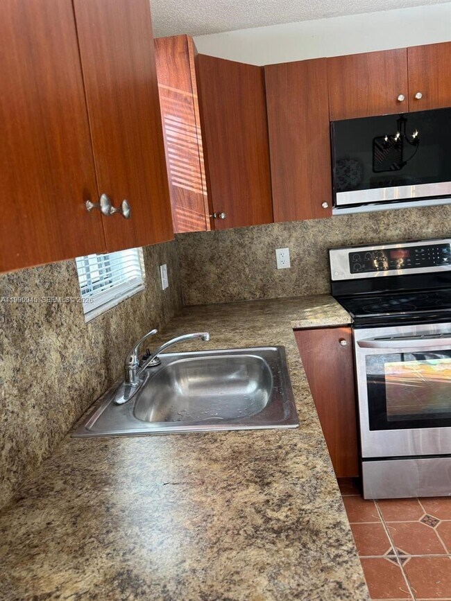 Building Photo - 28002 SW 140th Ct