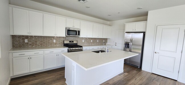Building Photo - Brand New 4 Bedroom 3 Bathroom Home in Elk...
