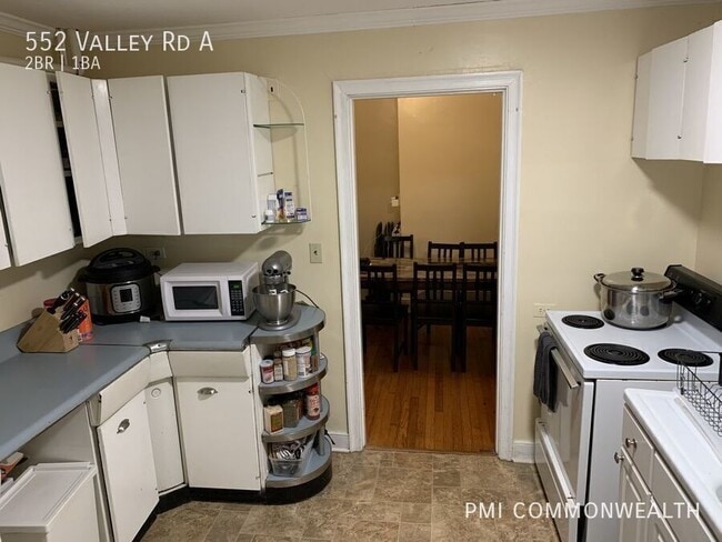 Building Photo - 552 Valley Rd