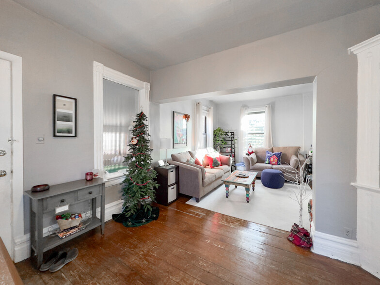 Building Photo - 2136 N Clifton Ave