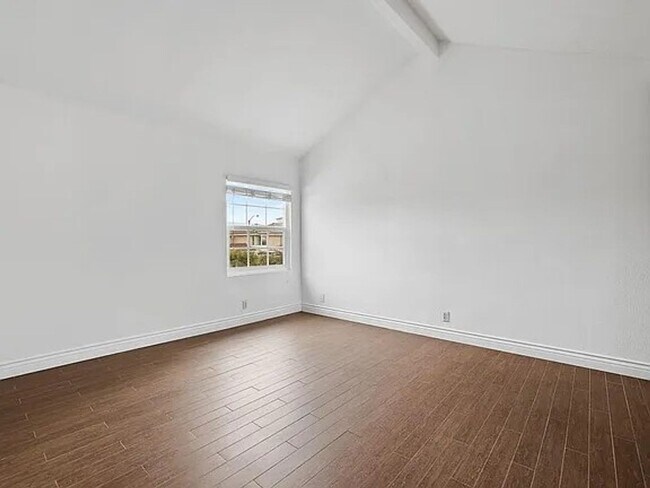 Building Photo - 27 Columbus