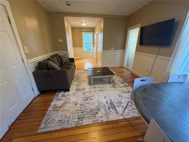 Building Photo - 33 Ann St