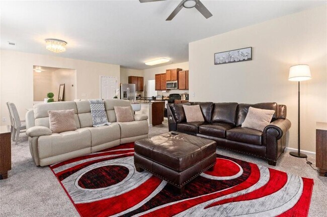 Building Photo - 2896 S Hills