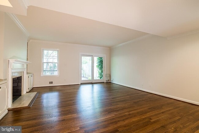 Building Photo - 3500 Hamlet Pl