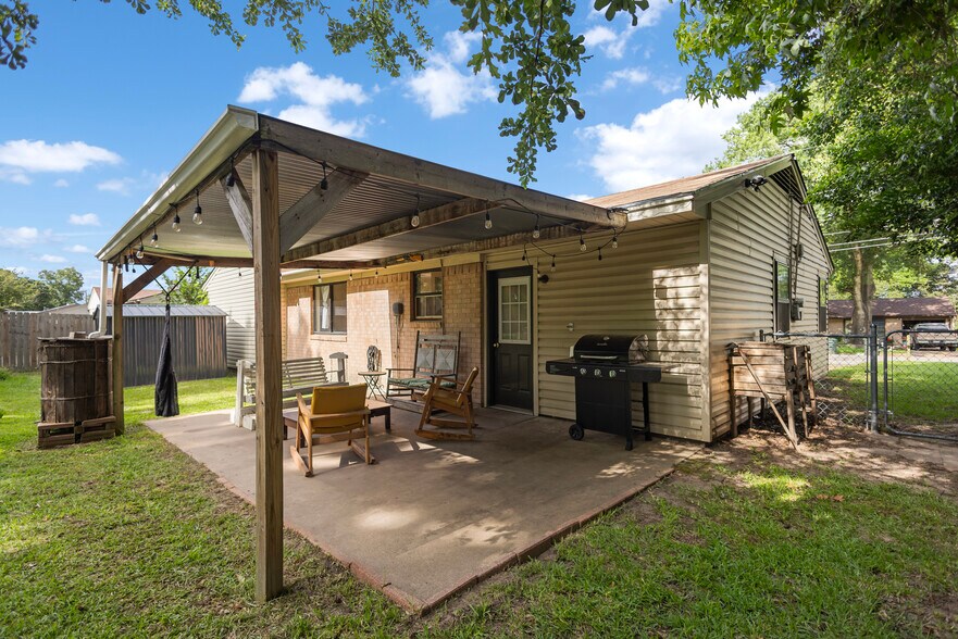 Building Photo - 3808 Appletree Ln