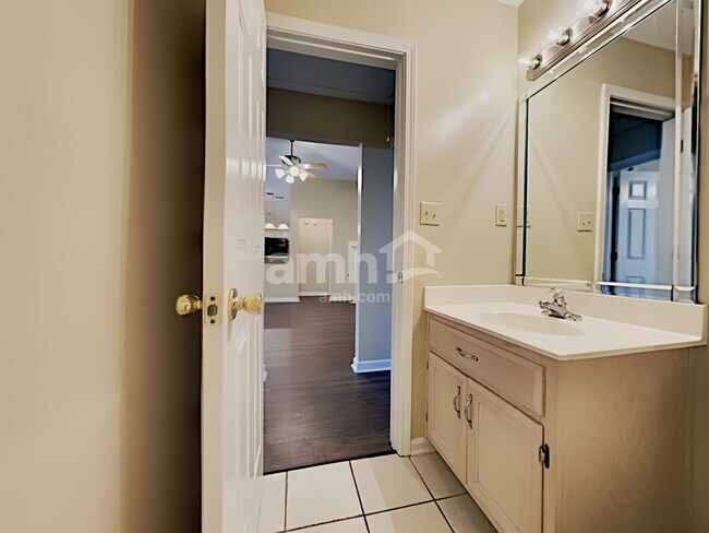 Building Photo - 8396 Cross Pointe Drive