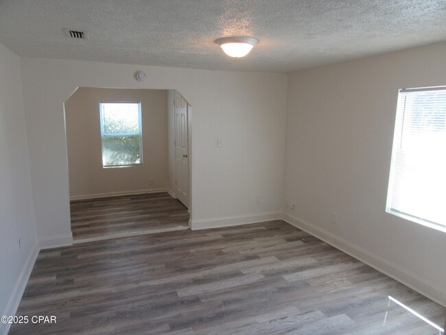 Building Photo - 237 Helen Ave