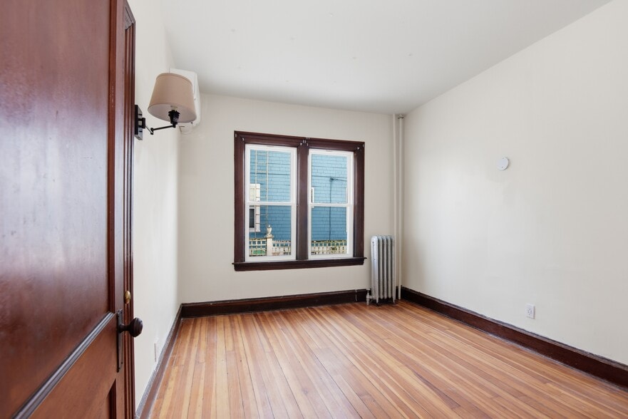 Building Photo - 341 Belmont St