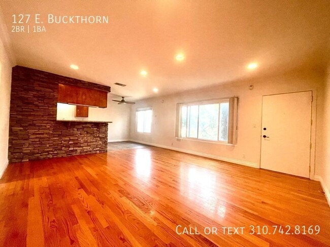 Building Photo - 127 E. Buckthorn-