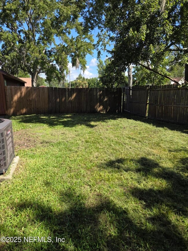 Building Photo - 1681 Dogwood Cir