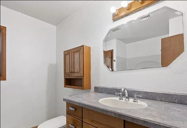 Building Photo - Townhome in the Billings Heights | Pet Friendly + Garage