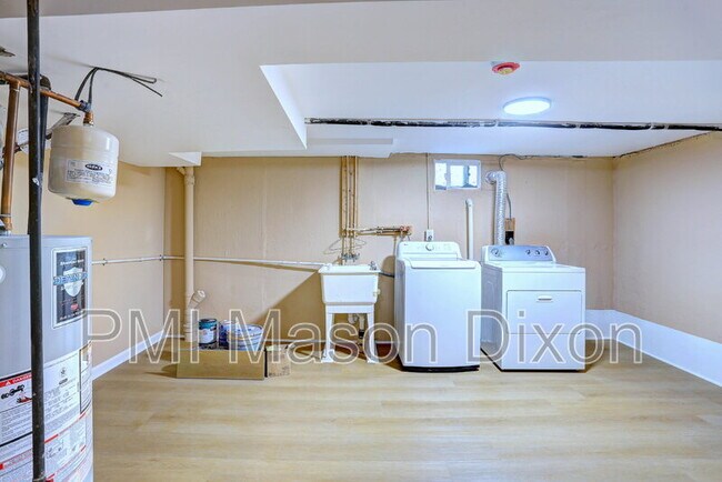 Building Photo - 8523 Fieldway Dr