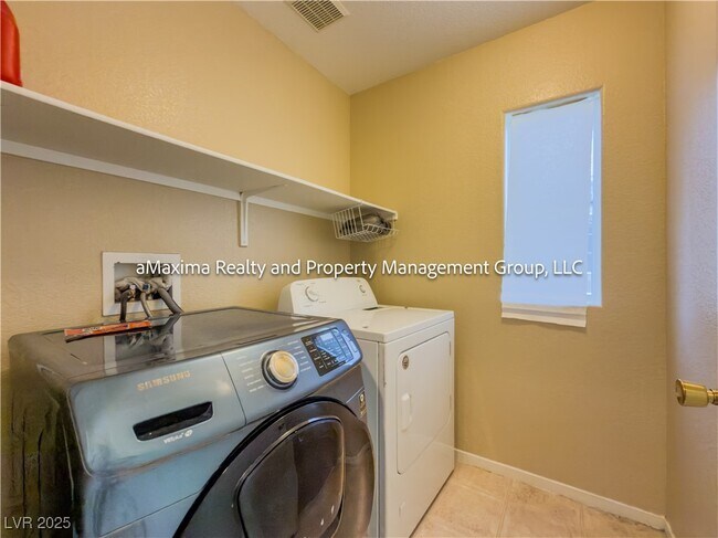 Building Photo - 3824 Hollycroft Dr