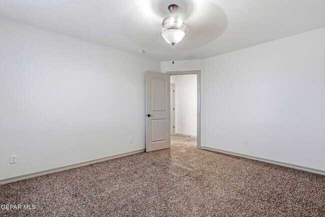 Building Photo - 14705 Tierra Escape Ave