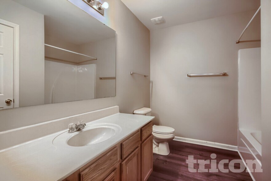 Building Photo - 5606 Fenway Dr