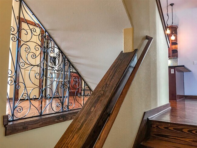 Building Photo - 1432 W 21st St