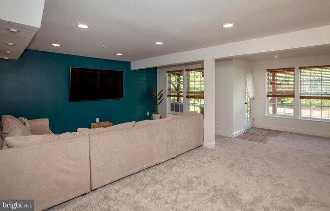 Building Photo - 1811 Adams Way