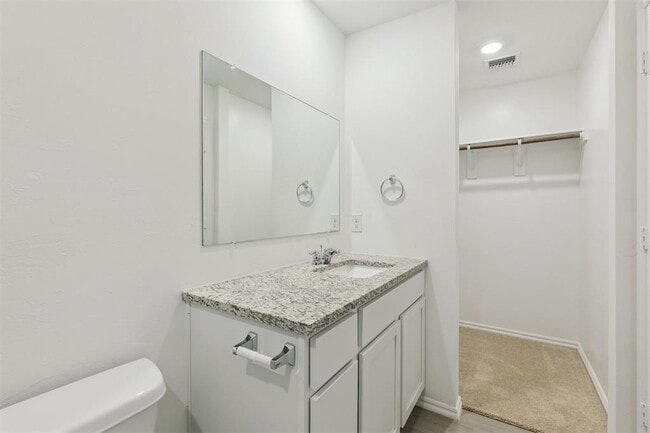 Building Photo - 14910 Parkway Center Ave