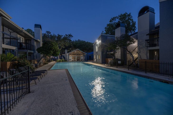 Building Photo - 10901 Meadowglen Ln