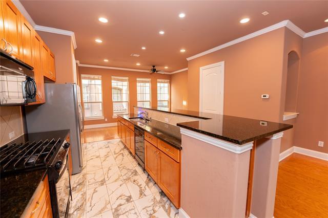 Building Photo - 675 Senda