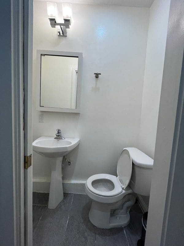 Building Photo - 2144 Bluehaven Ct