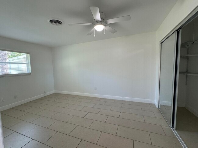 Building Photo - 110 N Las Olas Dr