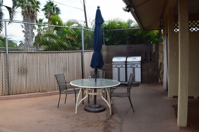 Building Photo - Maui Gardens ground floor unfurnished 2 bedroom 1.5 bath with pool and tennis court