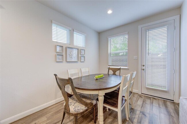 Building Photo - 9834 Rugged Oaks Dr