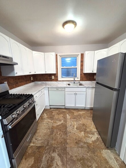 Building Photo - 48 Ellis Ave