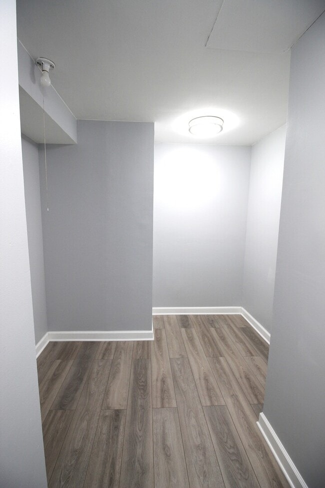 Building Photo - 3018 Roberts Dr