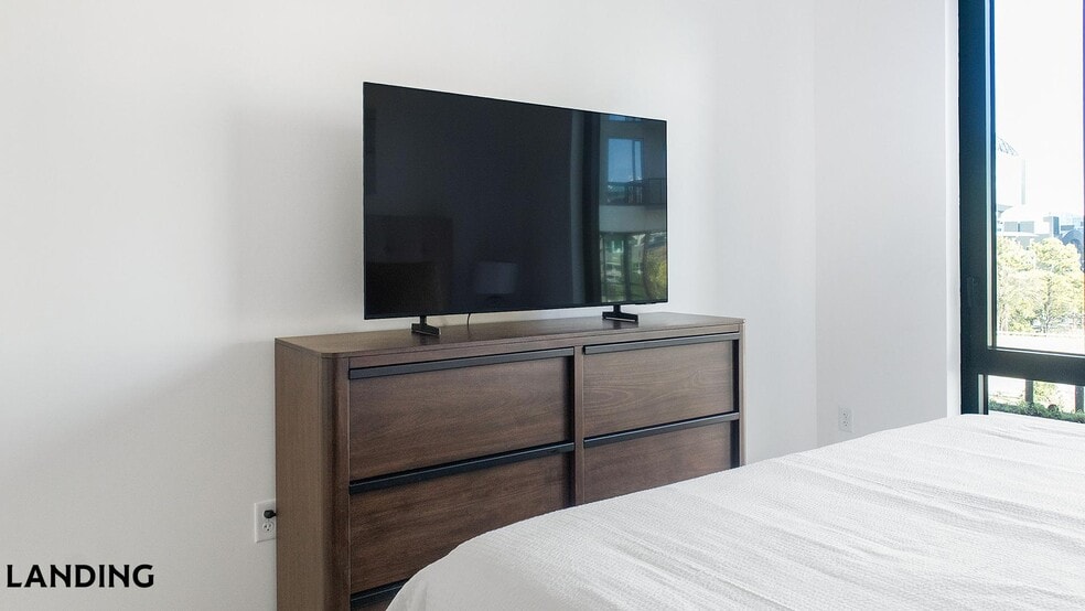 Building Photo - 1007 S Mint St