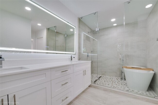 Building Photo - 6250 SW 62nd Pl