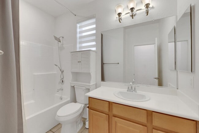 Building Photo - Single story in gated community