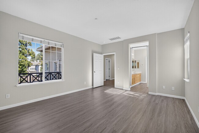 Building Photo - 5858 Hazelwood Cmn