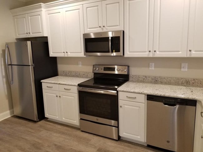 Building Photo - 2305 Brookville Dr