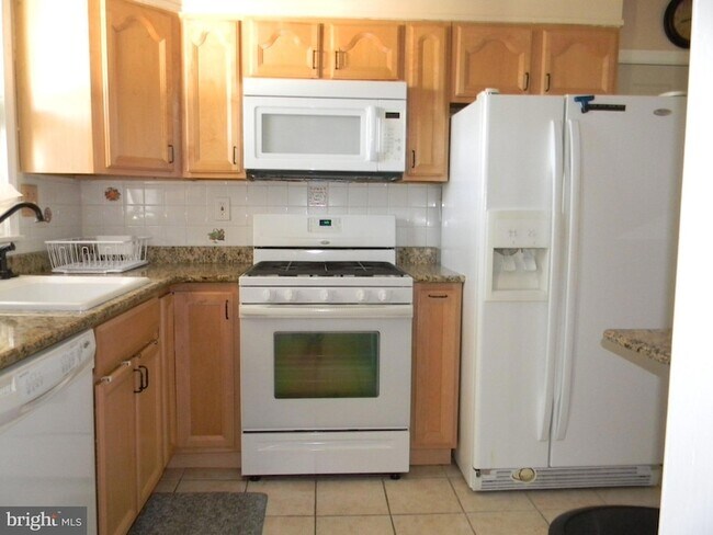 Building Photo - 3536 Lynne Dr