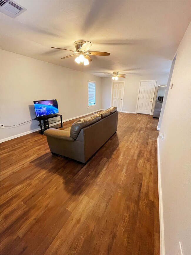 Building Photo - 3627 Keeland St