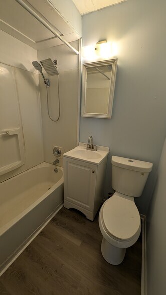 Building Photo - 412 Burgess St