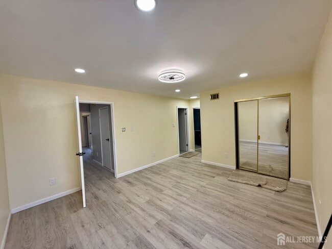 Building Photo - 1502 Bromley Estate