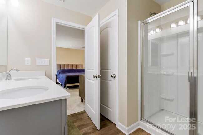 Building Photo - 467 Switch St