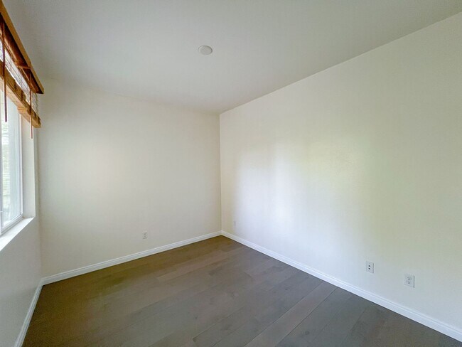 Building Photo - Beautiful  2Bd 2 Ba in Luxury Community