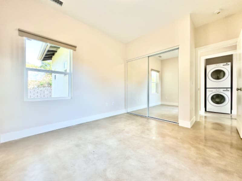 Building Photo - 2139 Judson St