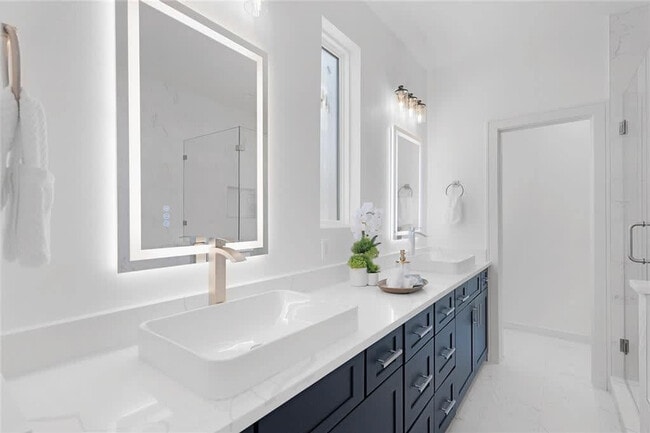 Building Photo - 2931 El Fenice Ln