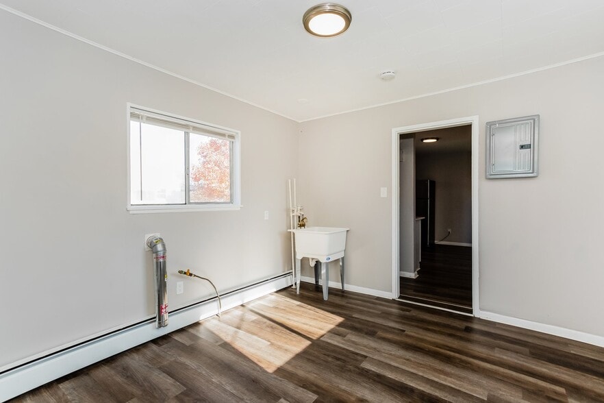 Building Photo - 24553 Flower Ave